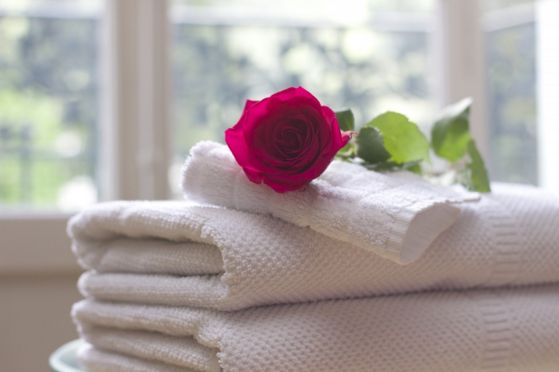 hotel-ROUGIERS-min_towel_rose_clean_care_salon_spa_white_bath-731641